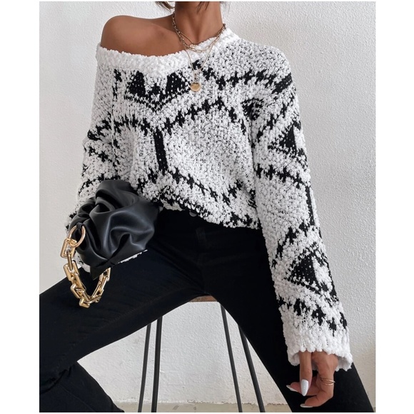 Cozy Popcorn V-neck Off shoulder Sweater - Picture 2 of 4